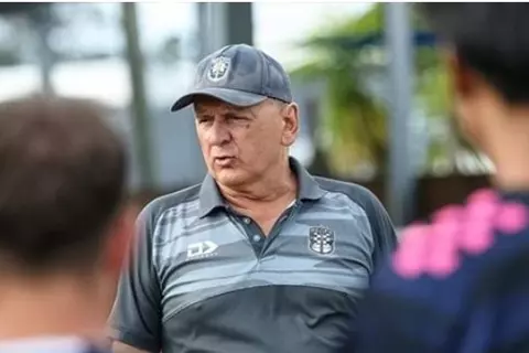 مدرب أوكلاند سيتي: نعلم كيف سيلعب بيراميدز.. وجئنا من أجل التأهل